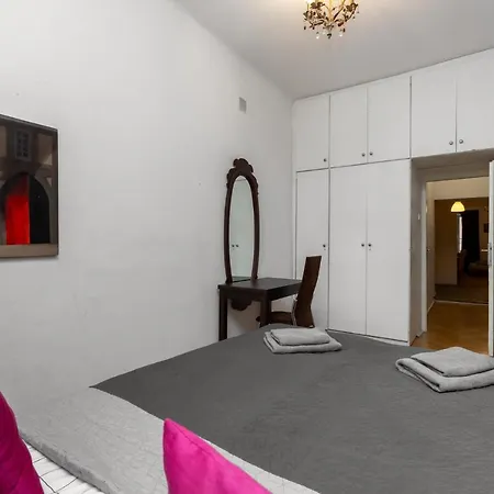 Golden - Huge Comfortable 4 Bedrooms - Old Town - Freta Διαμέρισμα *